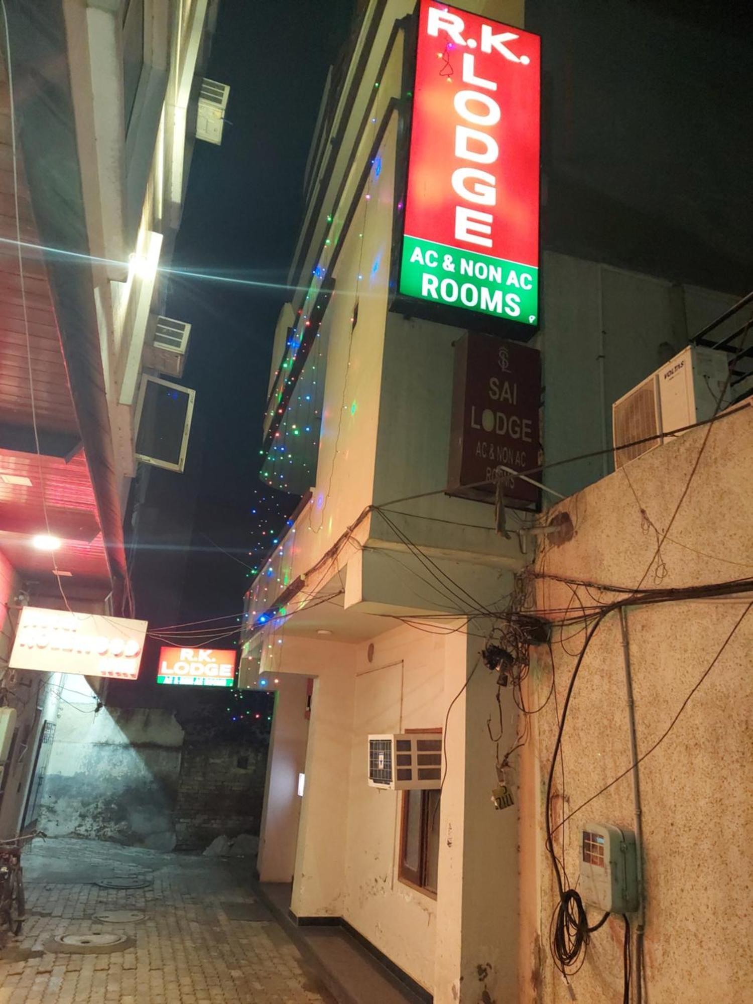 אמריצר Rk Lodge מראה חיצוני תמונה