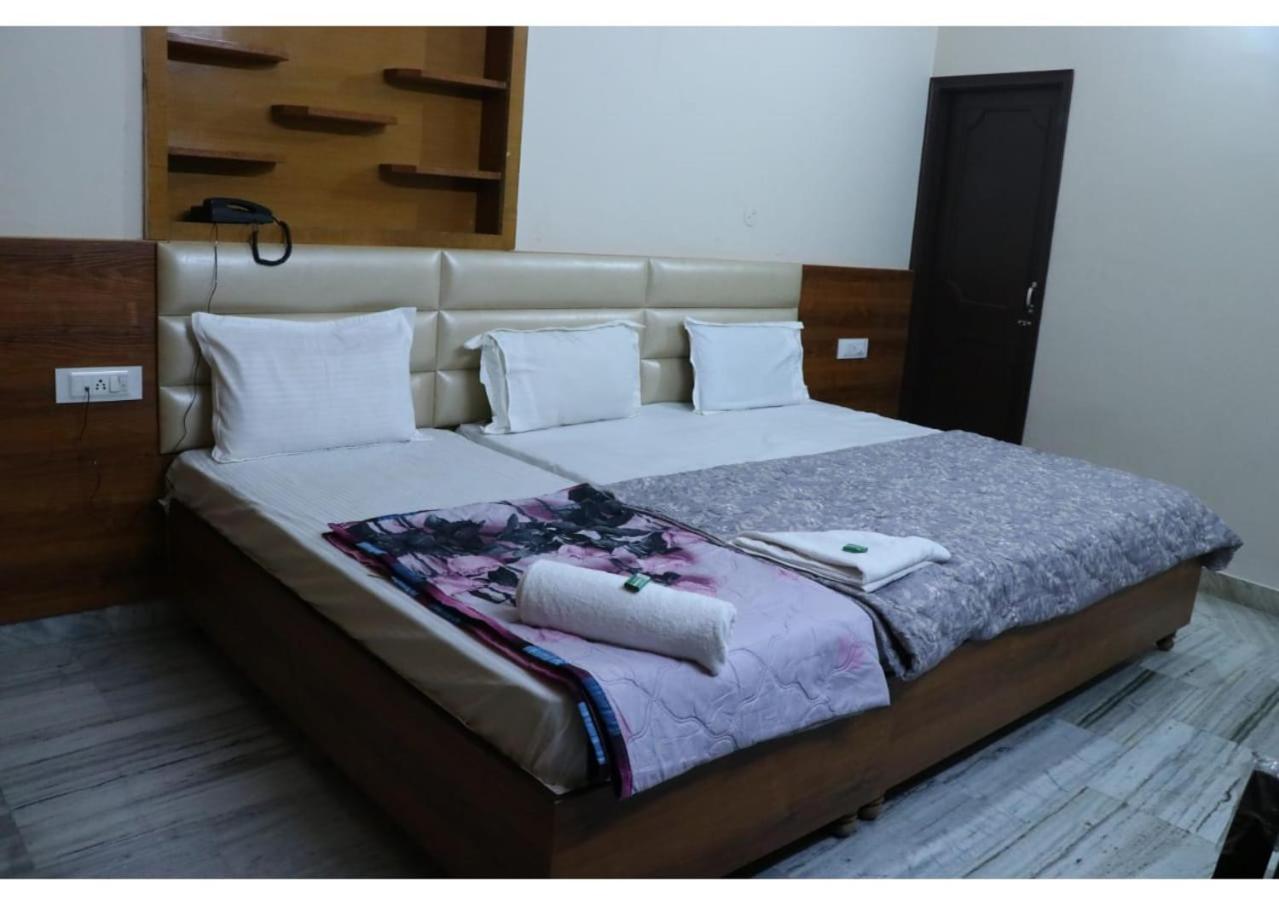 אמריצר Rk Lodge מראה חיצוני תמונה