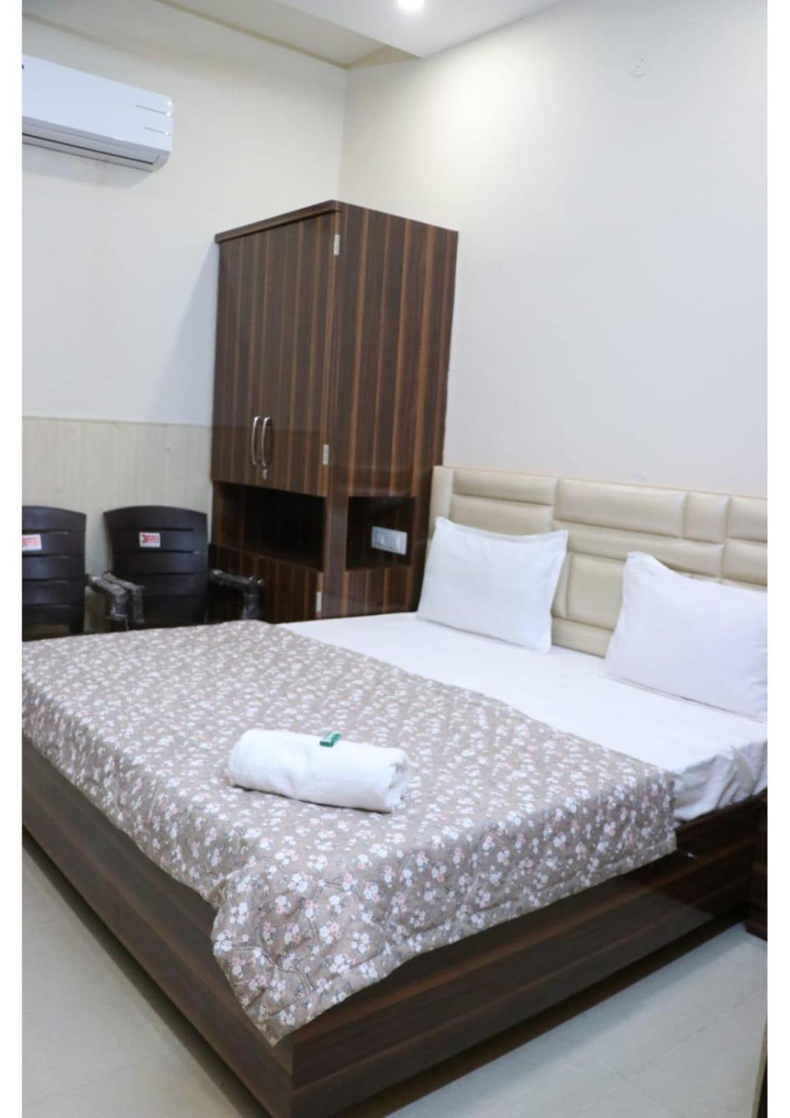 אמריצר Rk Lodge מראה חיצוני תמונה